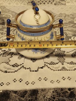 Stará porcelánová konvička. - 15