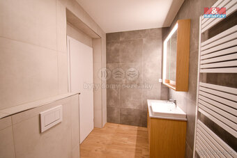 Pronájem bytu 3+1, 90 m², Valašské Meziříčí, ul. Náměstí - 15