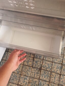 Prodám starší kombinovanou lednici s mrazákem. - 15