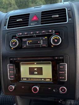 VW TOURAN 139najeto / DSG / 7MÍST - 15