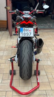 Aprilia Tuono V4 Factory 2022 - 15
