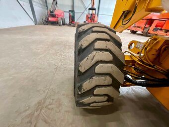 KLOUBOVÁ TERÉNNÍ PLOŠINA JLG 600 AJ - 15