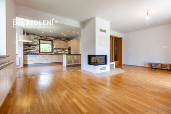 Prodej rodinného domu 260 m² s pozemkem 2122m² - 15