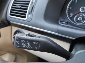 VW Touran 1.6 TDi HIGHLINE 7 MÍST ČR 2.MAJ. ŠÍBR NAVI SERVIS - 15