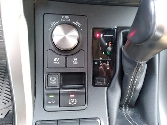 LEXUS NX300h AWD LUXURY  1.MAJITEL,ČR,DPH - 15