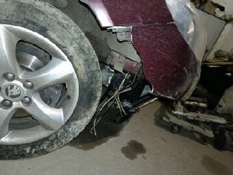 Škoda Fabia II 1.2 benzín 51 kW, 2013 – HAVÁRIE – NA DÍLY - 15