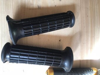 Řidítka rukojeť plynů rukojeť gumová M72 Dněpr Ural K750 - 15