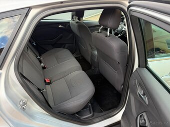 FORD FOCUS III 1.6 16V 77kW-2011-95.959KM-VÝHŘEV,AC- - 15