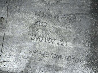 ŠKODA SUPERB 3 15-19 nárazník OST + 4xPDC - 3V0807221 - 15