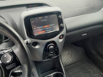 Toyota Aygo 1.0 VVT-i 53KW serviska 2x klíč TOP výbava - 15