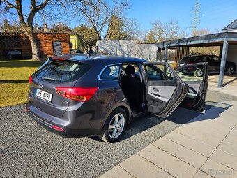 KIA Cee´d Combi SW JD 1,6 GDi Exclusive šedá metalíza 2012 - 15