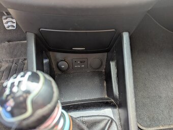 Kia Ceed SW RV 2010 - 15