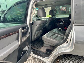 Toyota LandCruiser 200 4.5D - 15