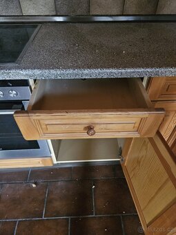 Masivní kuchyňská linka z Německa se spotřebiči - 15