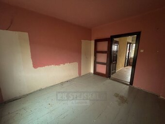 Prodej prostorného rodinného domu o dispozici 4+1 (162 m2) v - 15