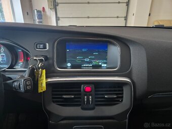 Volvo V40 2,0i 90kW T2 - 15