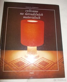 CESTOVNÍ KUFR-OBAL+ KNIHY +VĚCI DO DOMÁCNOSTI. - 15