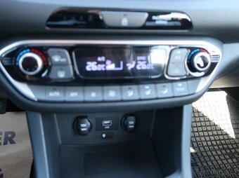 Hyundai i30 WG 1.6CRDi 85kW SMART ČR 1MAJITEL SERVISKA - 15
