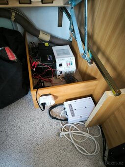 Karavan Knaus Azur 500 - francouzská postel, plynový bojler - 15