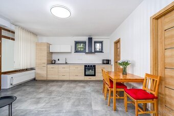 Prodej rodinného domu se 3 apartmány, 210 m2, Harrachov - 15