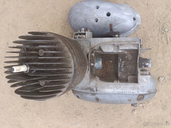 nádrž motor polomotor 125 175 jawa upravený rám drobné díly - 15