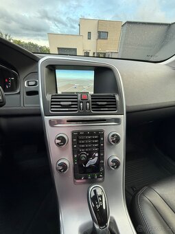 Volvo XC60 D4 AWD TOP VÝBAVA SERVIS - 15