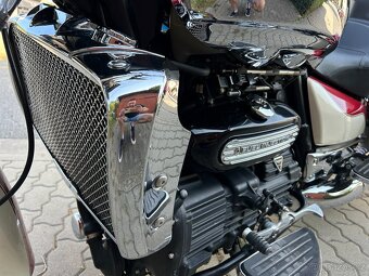 Triumph Rocket III, Touring 2.3i - 15