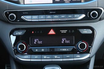 VÍKENDOVÁ SLEVA HYUNDAI Ioniq 1,6 Gdi PHEV Ultimate - 15