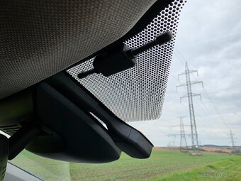 Toyota Auris Hybrid - 15