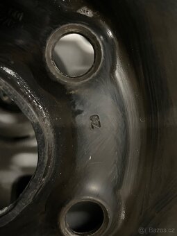 Zimní sada 15” plech disků 5x112 a ZÁNOVNÍ pneu 195/65 R15 - 15