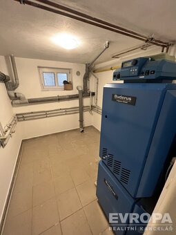 Zateplený vícegenerační rodinný dům s velkým rovinatým pozem - 15