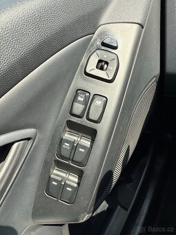 Hyundai ix35 2.0 CRDi 4x4 100 kW CZ 1. MAJITEL VELKÁ VÝBAVA - 15