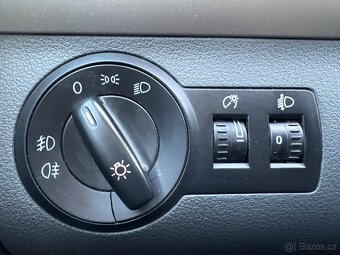 Volkswagen Touran 1.9 TDI DSG 77 kW BEZ KOROZE SERVISKA - 15