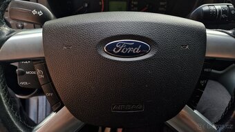 FORD TRANSIT TOURNEO - Spolehlivý společník na cesty s vesta - 15