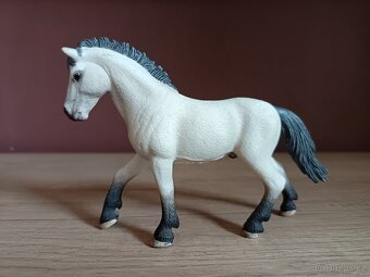 SCHLEICH SBĚRATELSKÉ FIGURKY KONĚ 168 - 15