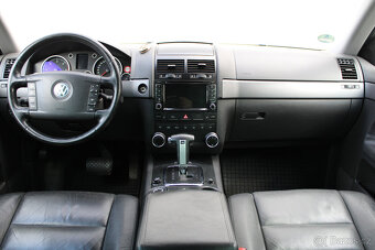 Volkswagen Touareg 3.0 TDI V6 / KAMERA / TAŽNÉ - 15