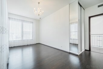 Prodej RD 5+kk/terasa, bazén, zimní zahrada, tepelné čerpadl - 15