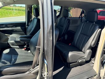 Lancia Voyager Gold 3.6 RT tacho 156000KM EU 2012 - 15