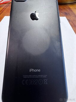 iPhone různé modely poškozené - 15