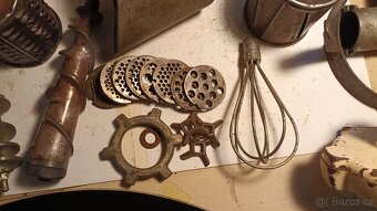 Starý kuchyňský robot UKS E20A + příslušenství - 15