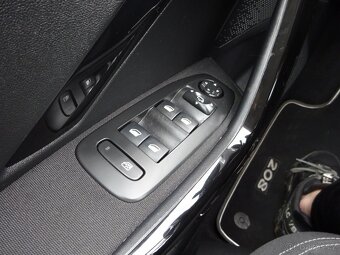 PEUGEOT 208 1,2 PURETECH,GARANCE KM - 15