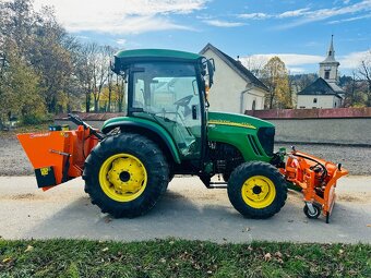 Komunální traktor JOHN DEERE 4720 - 15