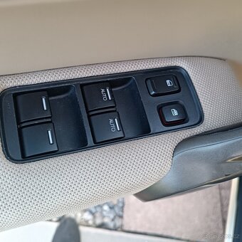 Prodám Hondu CR-V 4x4 - výbava EXECUTIVE - 15