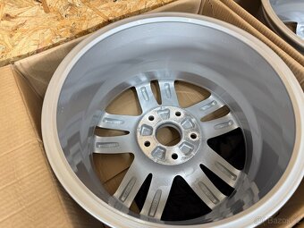 ORIGINÁLNÍ ALU KOLA AUDI Q7 4L 4L0601025B 8.5JX18H2 ET58 - 15