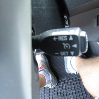 Toyota Prius 1,8i 73kw HYBRID, PLNÝ SERVIS TOYOTA, 121tkm - 15