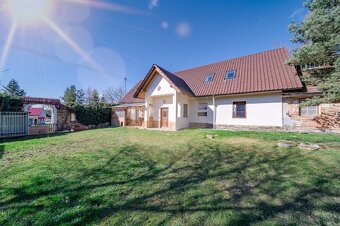 Jedinečná rodinná usedlost s krásným pozemkem 5.595m - 15