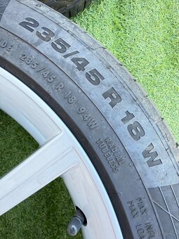 Škoda Superb 3 - 235/45 R18 LETNÍ ORIGINÁLNÍ SADA - 15