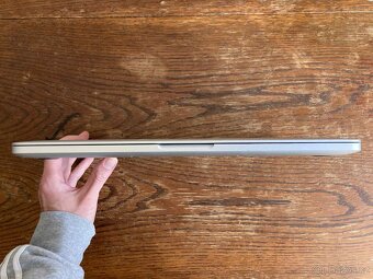 Apple MacBook Pro 13" - 15