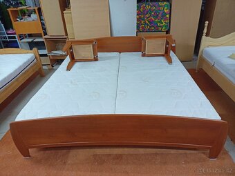 Prodám krásné kvalitní letiště z masivu zn.Hülsta 200 x 200 - 15