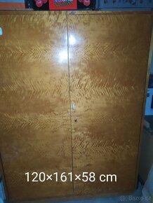 Šatní skříň, příborník,knihovna, komoda,peřiňák, noční stole - 15